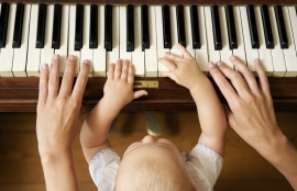 baby-playing-piano-with-mom-e1403616036461